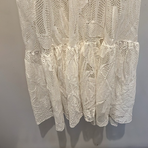 Beautiful white beach cover-up, never worn - Picture 6 of 6